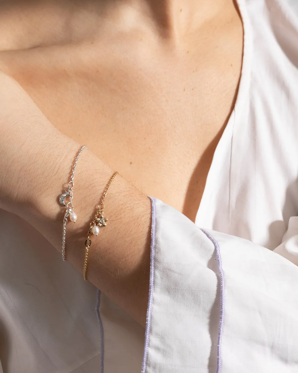 Flower Bracelet in Gold with lab grown Diamond & Pearl