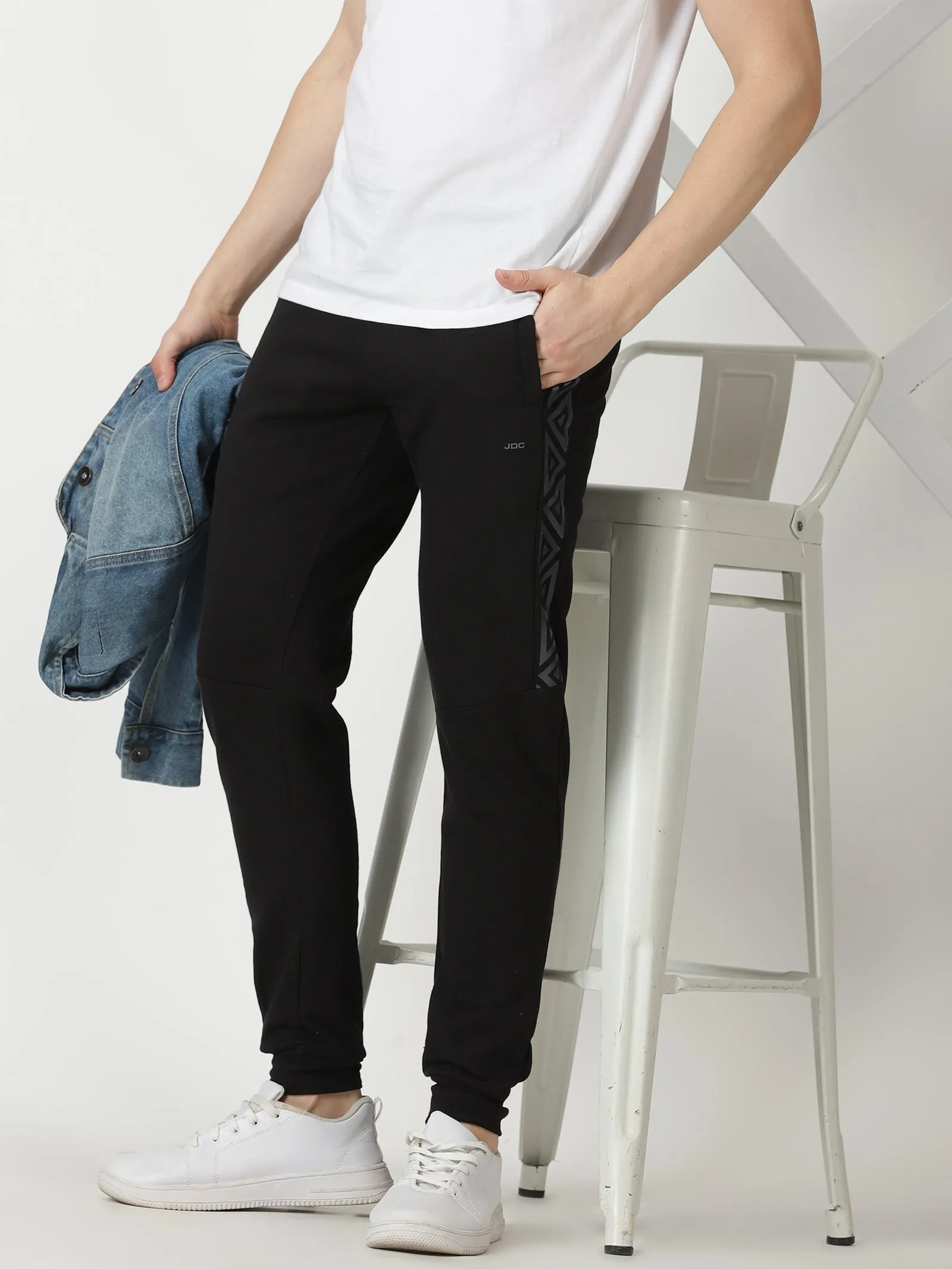 MEN'S BLACK SOLID REGULAR FIT JOGGER